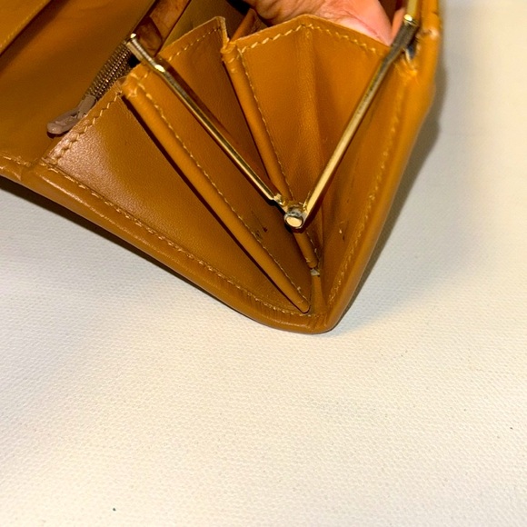 VGUC Celine Wallet w Kiss lock - Picture 13 of 14